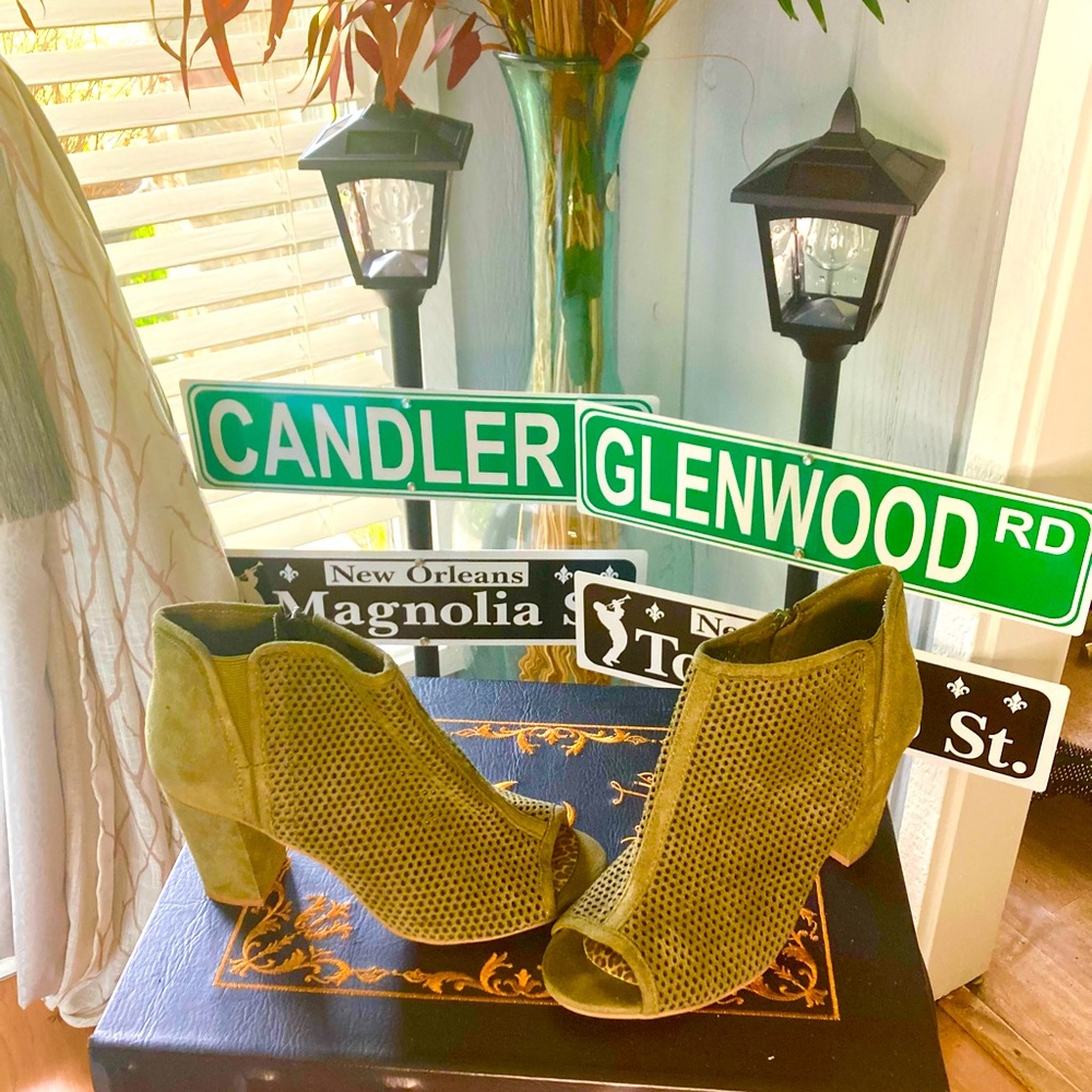 Green wedge ankle sandals